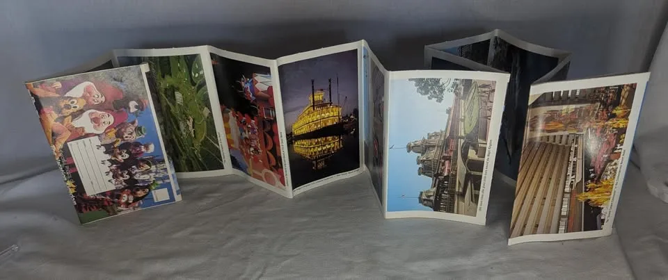 VINTAGE WALT DISNEY WORLD 26 "POST CARD" PHOTO BOOKLET image indicator(4)
