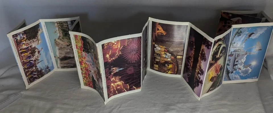 VINTAGE WALT DISNEY WORLD 26 "POST CARD" PHOTO BOOKLET image indicator(5)