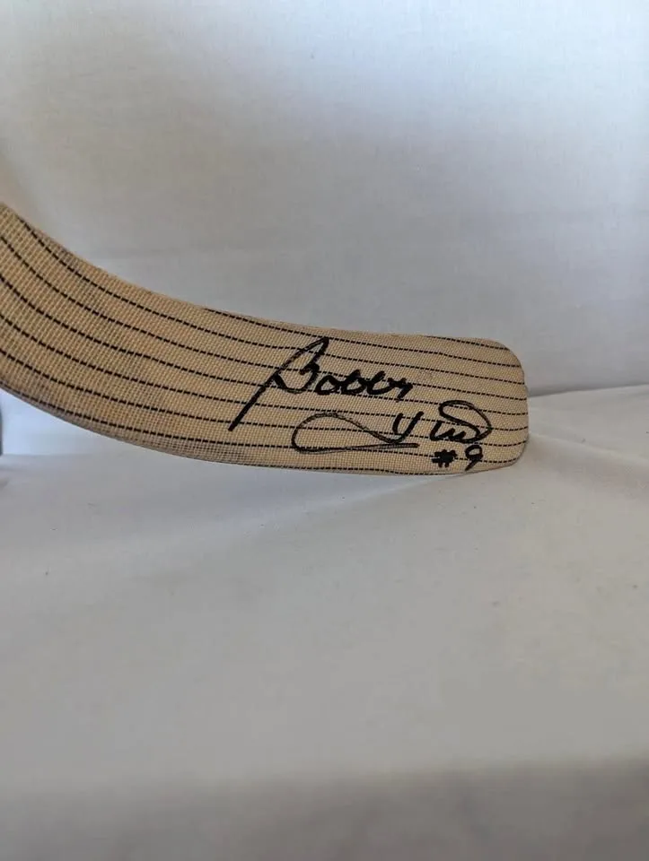 BOBBY HULL #9 (HOF) AUTOGRAPHED STICK(s) thumbnail