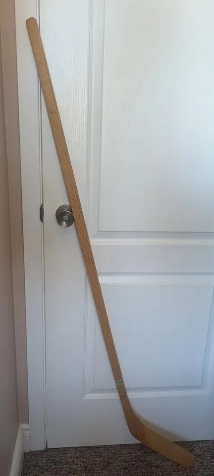 TORONTO MAPLE LEAFS 1968 SIGNED HOCKEY STICK image indicator(8)