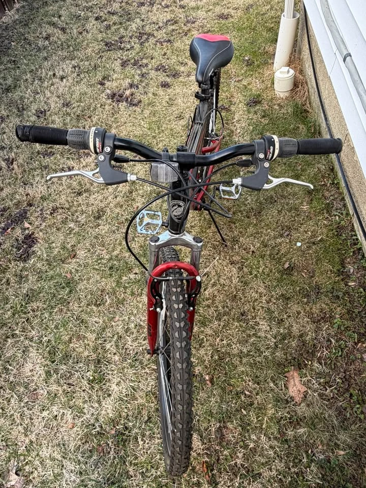 Mongoose XR-75 21 Speed 26-inch Mountain Bike - photo 2