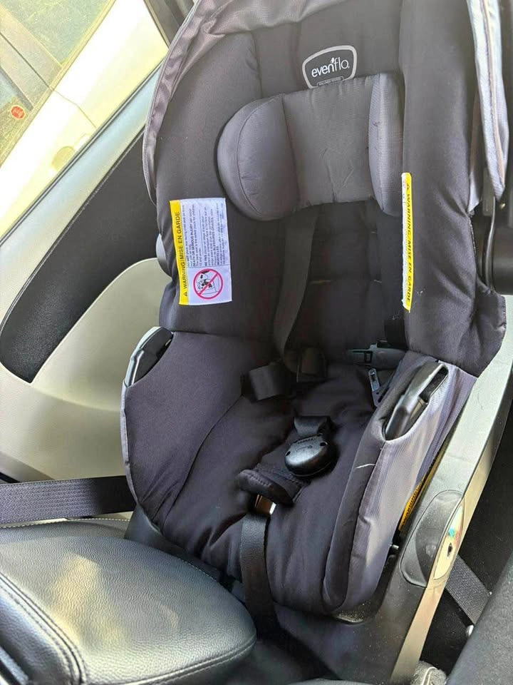 Evenflo infant car seat with base