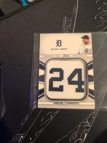 2022 Topps Series 1 Miguel Cabrera Jersey Medallion JNM-MC