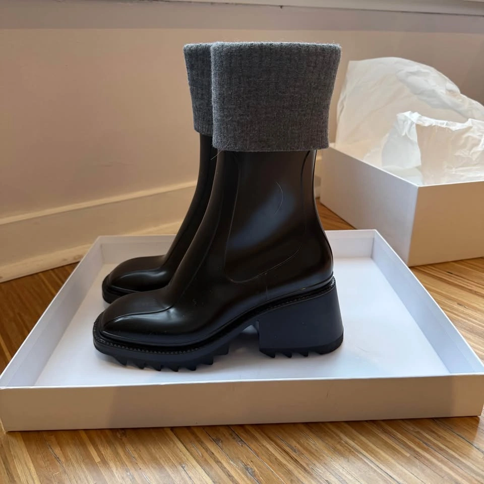 Chloe Betty Rain Boots Black and Grey - photo 4