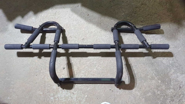 Doorway pull-up bar - photo 2
