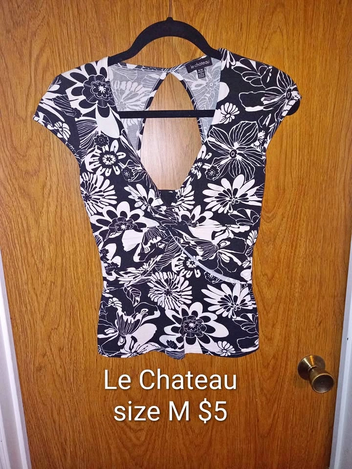 Woman's M Le Chateau shirt