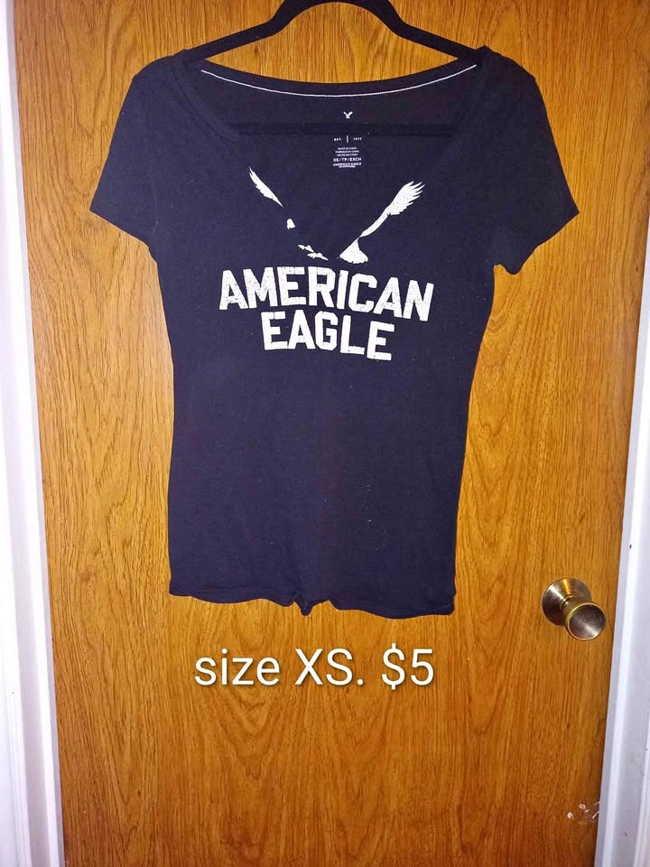 Woman's American Eagle XS Shirt