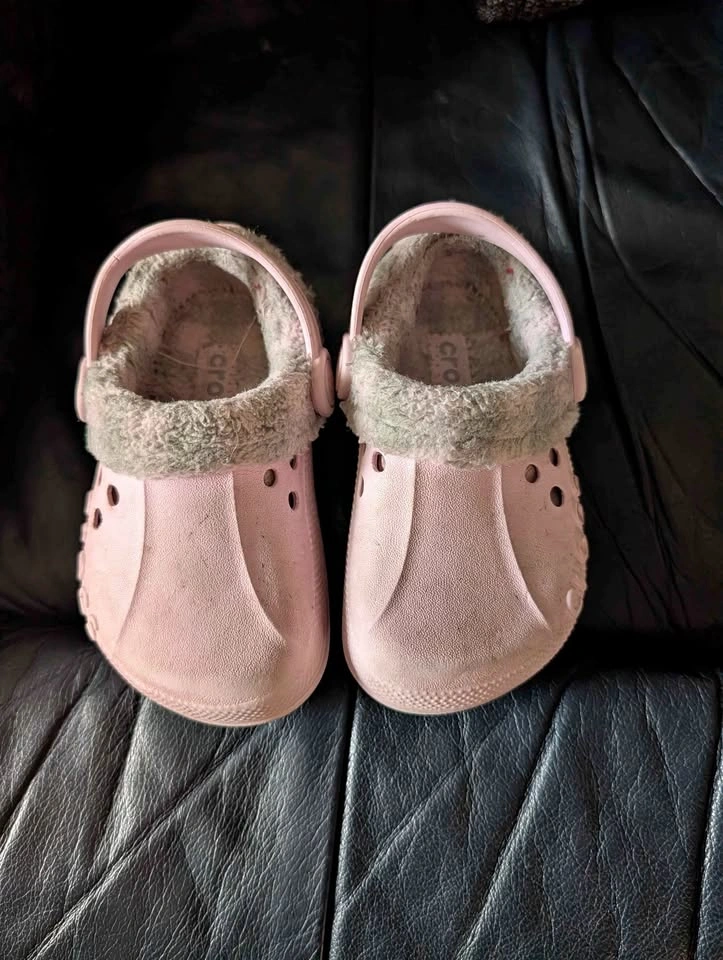 Toddler Girl Fleece Lined Crocs - Size 7