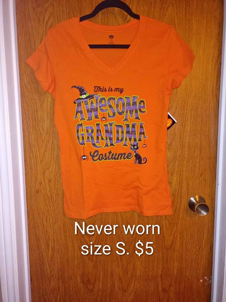 Grandma Halloween shirt. Size S