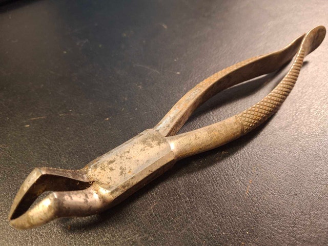 Old Dental Extraction Forcep 7"