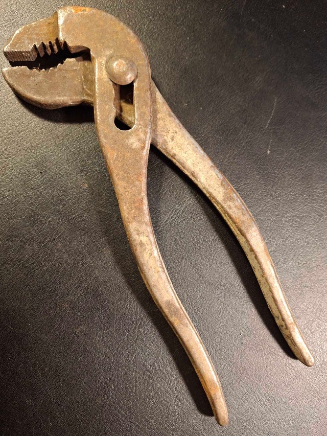 Old Pliers 7"