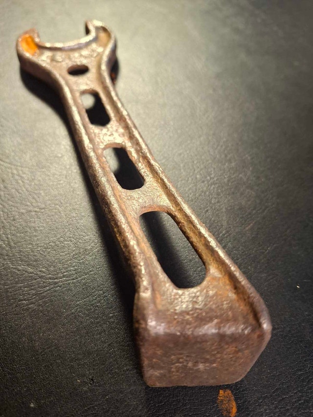 Old Wrench - photo 4