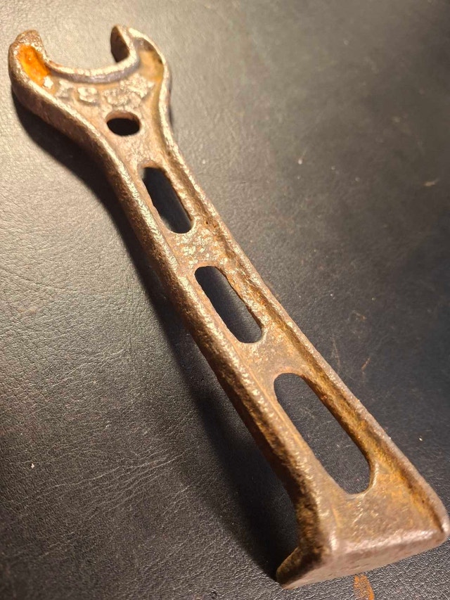 Old Wrench - photo 5