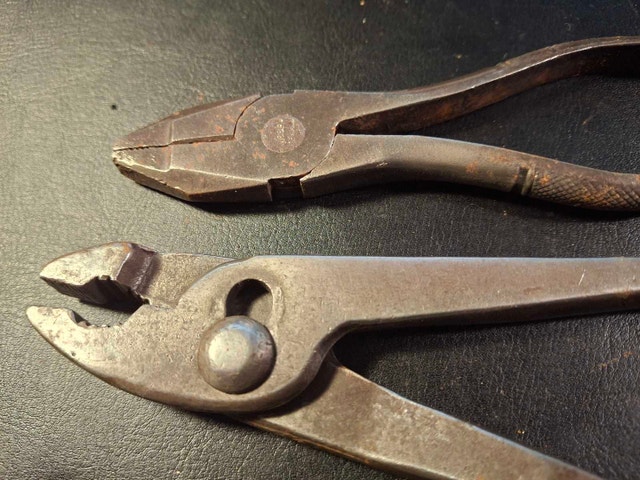 Two Old Pliers - photo 2