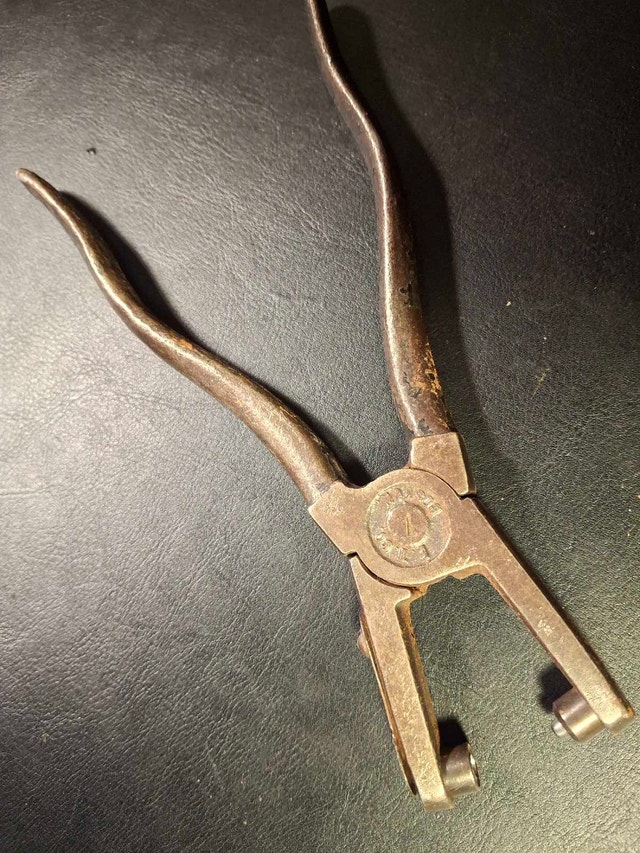Boston Eyelet Tool 8"