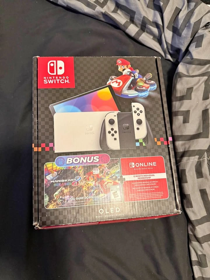 Nintendo Switch OLED + NBA 2K25 + 128GB SD + Mario Kart