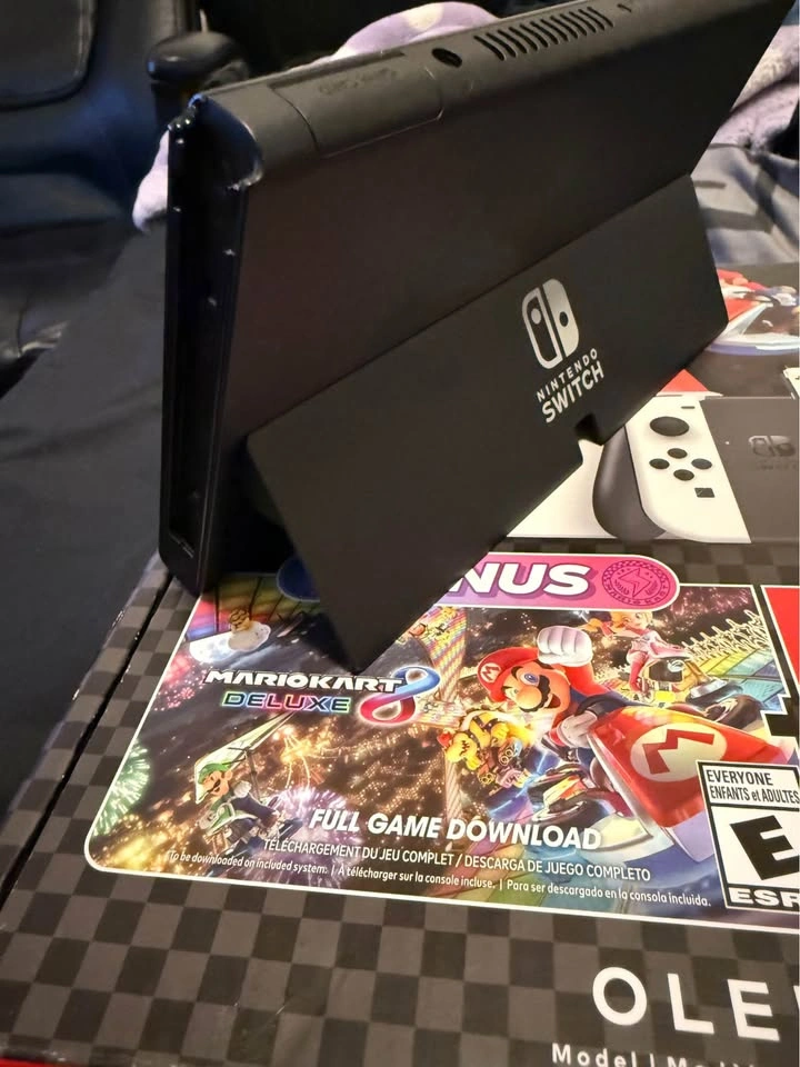 Nintendo Switch OLED + NBA 2K25 + 128GB SD + Mario Kart - photo 3