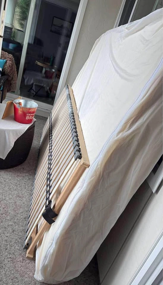 Queen Size Mattress - Comfy and Good Condition - photo 2