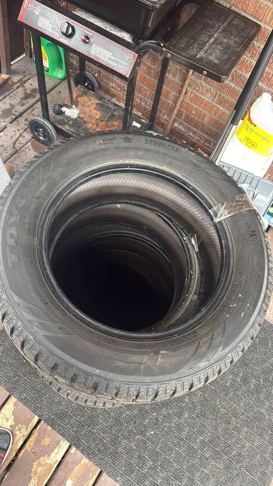 4x Toyo Winter Tires 215/60R16 - Excellent Condition - photo 4