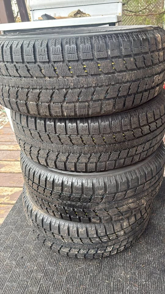 4x Toyo Winter Tires 215/60R16 - Excellent Condition - photo 5