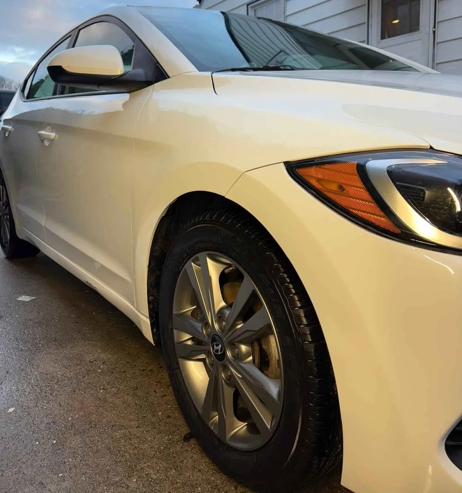 2018 Hyundai Elantra SEL Sedan 4D - photo 2