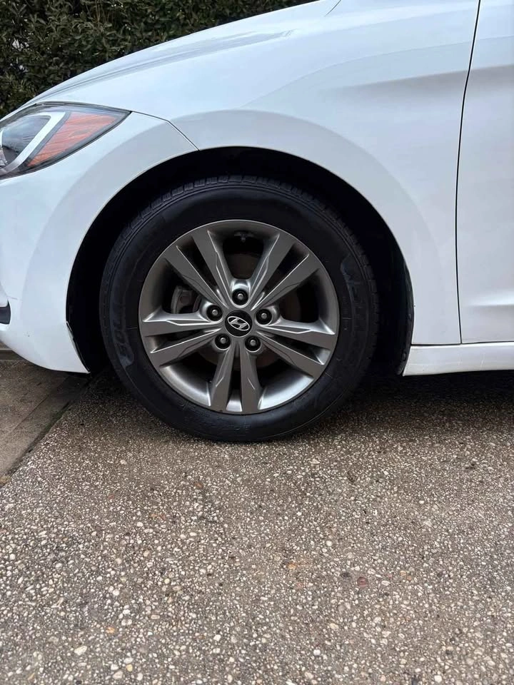 2018 Hyundai Elantra SEL Sedan 4D - photo 4
