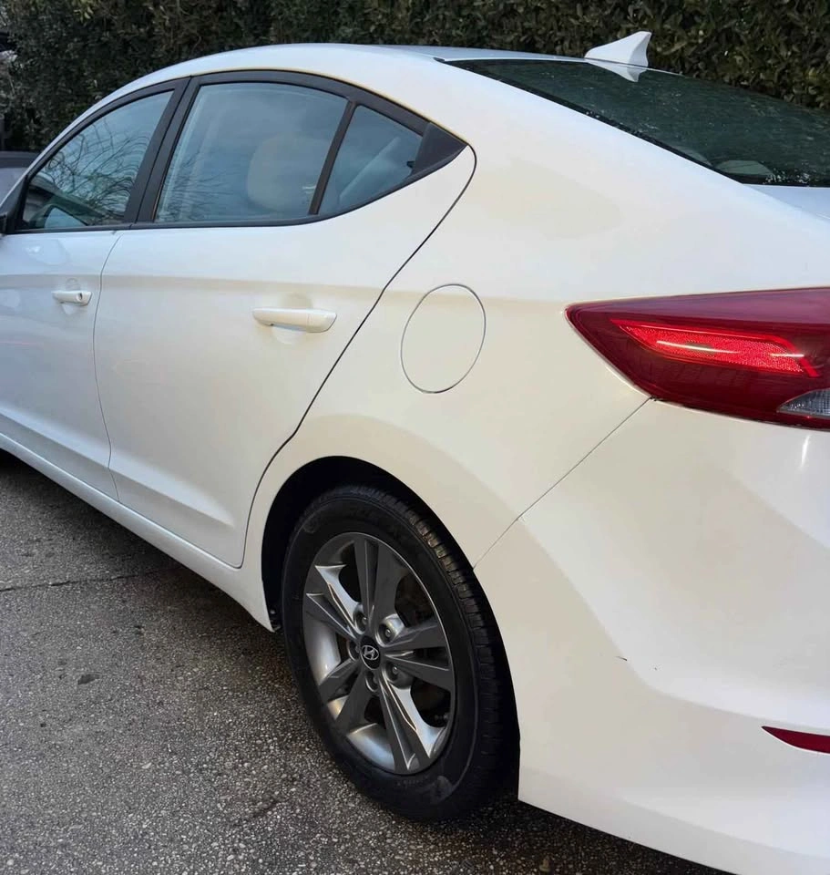 2018 Hyundai Elantra SEL Sedan 4D - photo 5