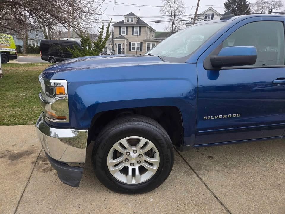 2017 Chevrolet Silverado LT - photo 2