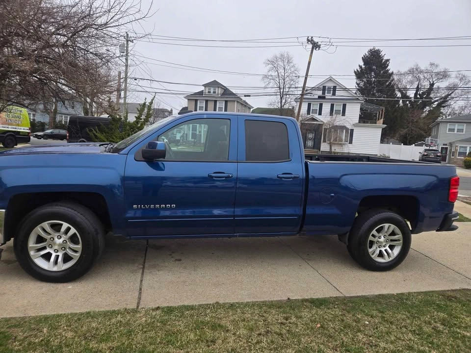 2017 Chevrolet Silverado LT - photo 3