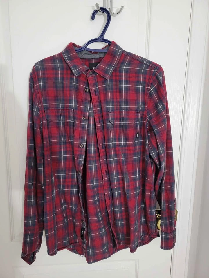 Mens casual long sleeve shirts! Sizes: M and S. - photo 2