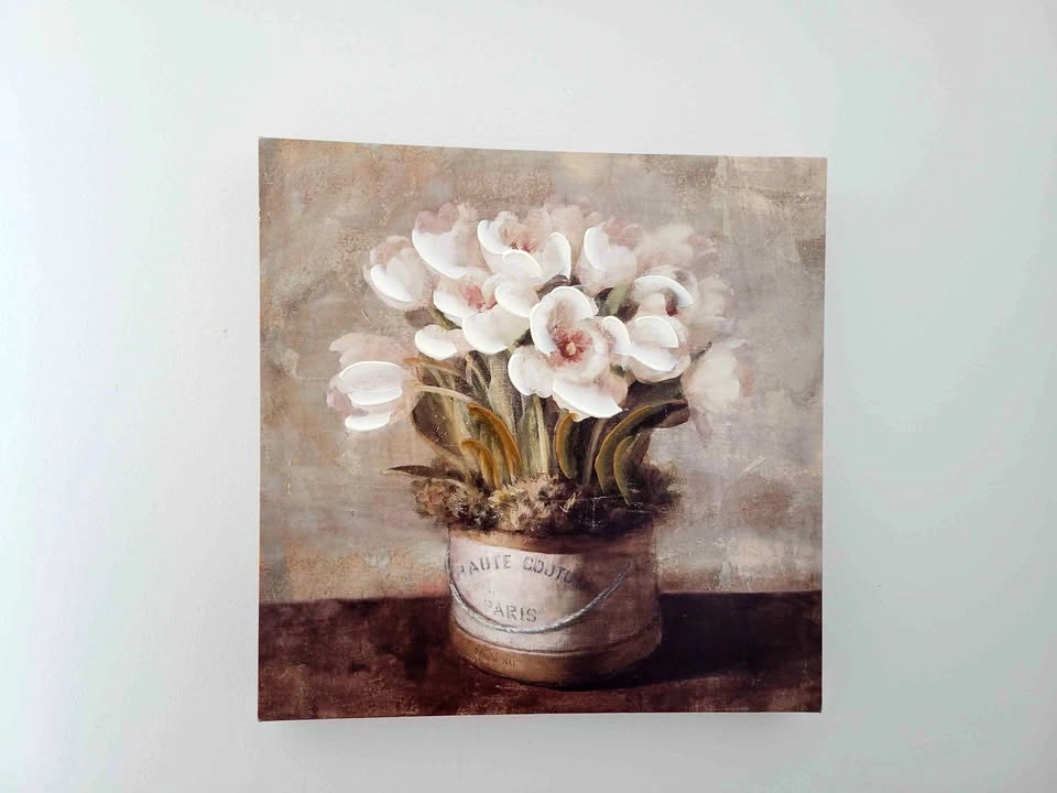Canvas art! Picture of flowers! 1' x 1'.