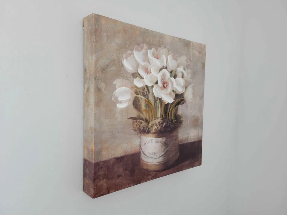 Canvas art! Picture of flowers! 1' x 1'. - photo 2