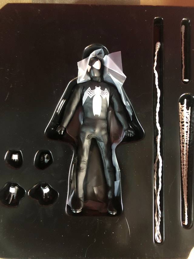 Mezco Symbiote Spider-Man - photo 4