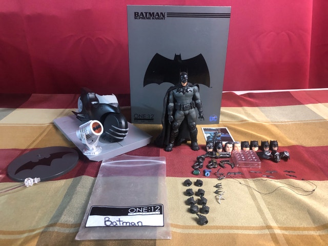 Mezco Ultimate Batman (Custom) - photo 2