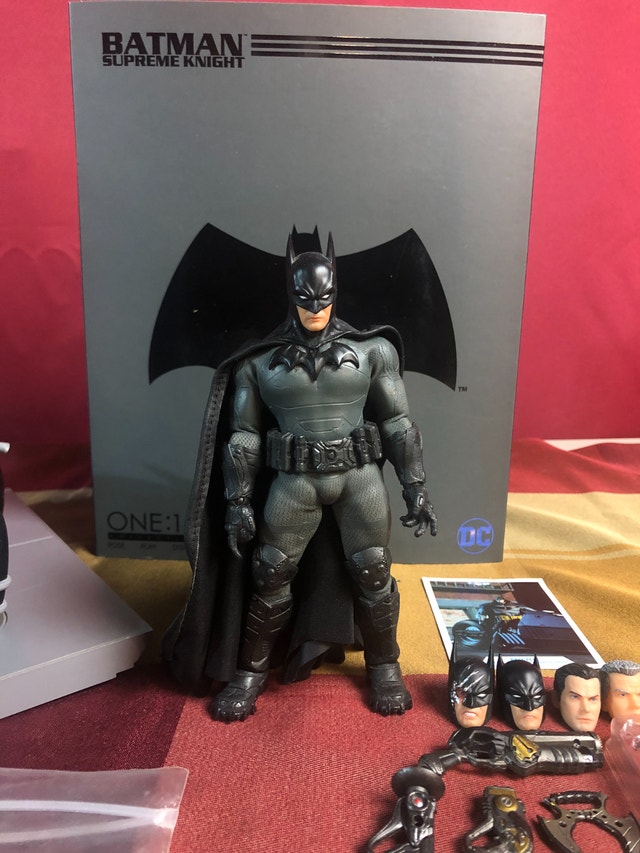 Mezco Ultimate Batman (Custom) - photo 3