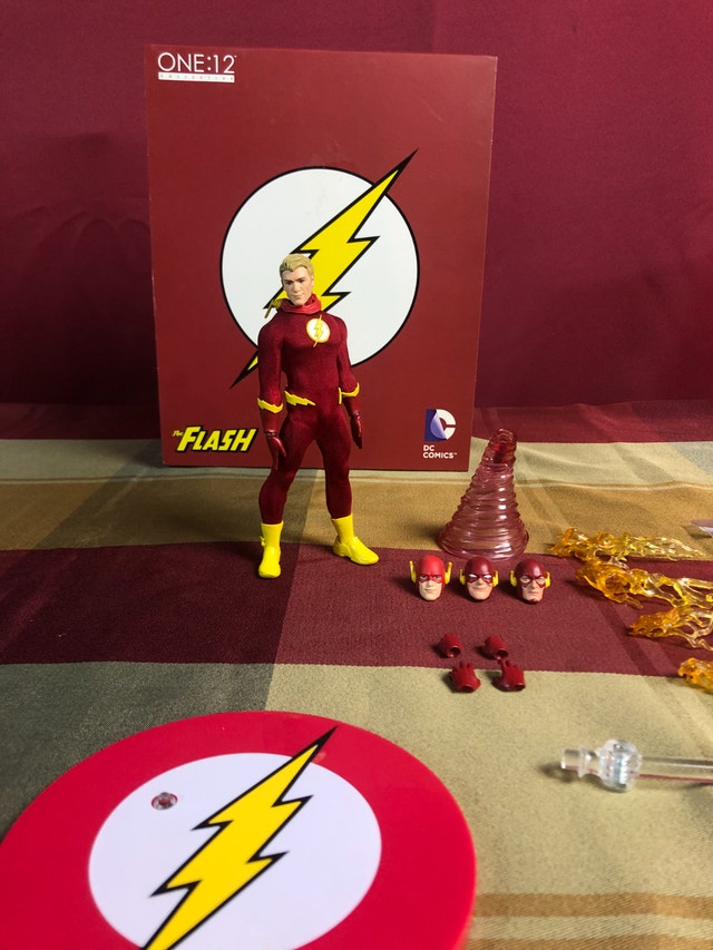 Mezco The Flash (with additional heads) - photo 5