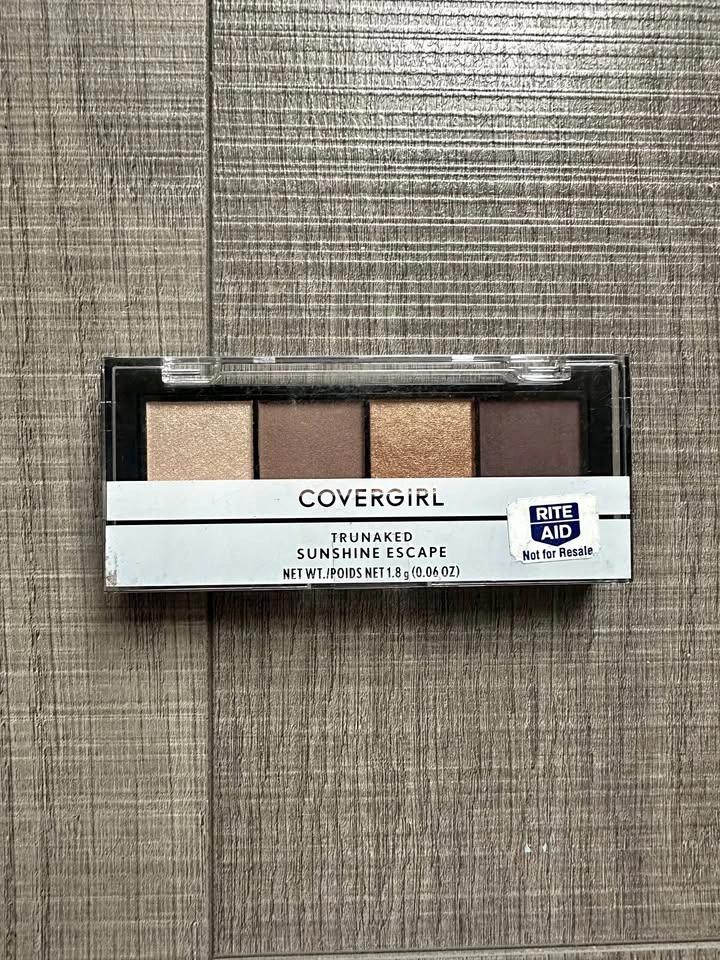 COVERGIRL TRUNAKED SUNSHINE ESCAPE EYESHADOW