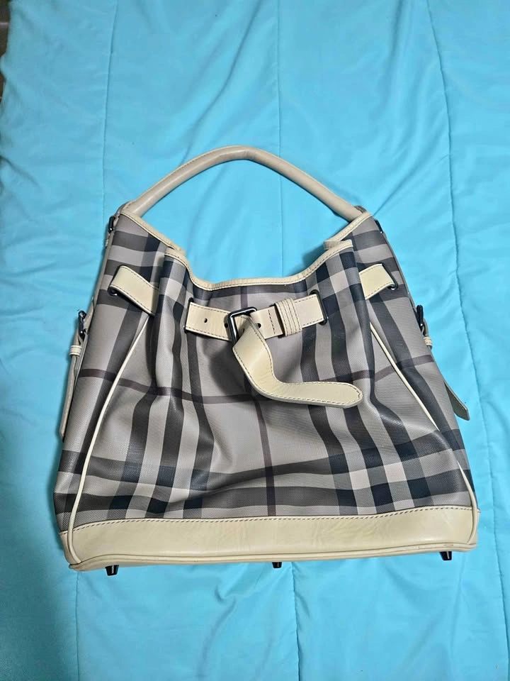 AUTHENTIC BURBERRY Medium Walden Hobo Bag
