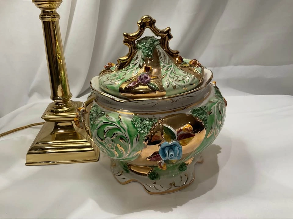 Rococo Lidded Bowl Vintage Pereiras Valado Porcelain - photo 2
