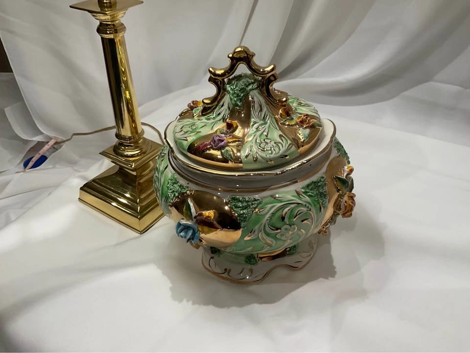Rococo Lidded Bowl Vintage Pereiras Valado Porcelain - photo 4