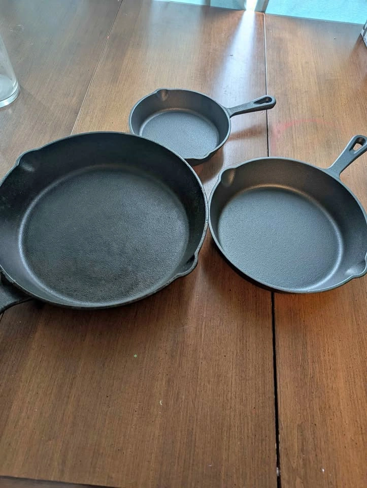 3 Piece Cast Iron Skillet Set