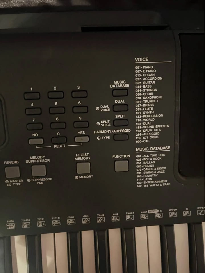Yamaha Keyboard Piano w/ Stand - photo 2