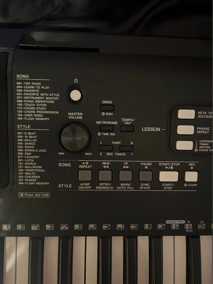 Yamaha Keyboard Piano w/ Stand - photo 3