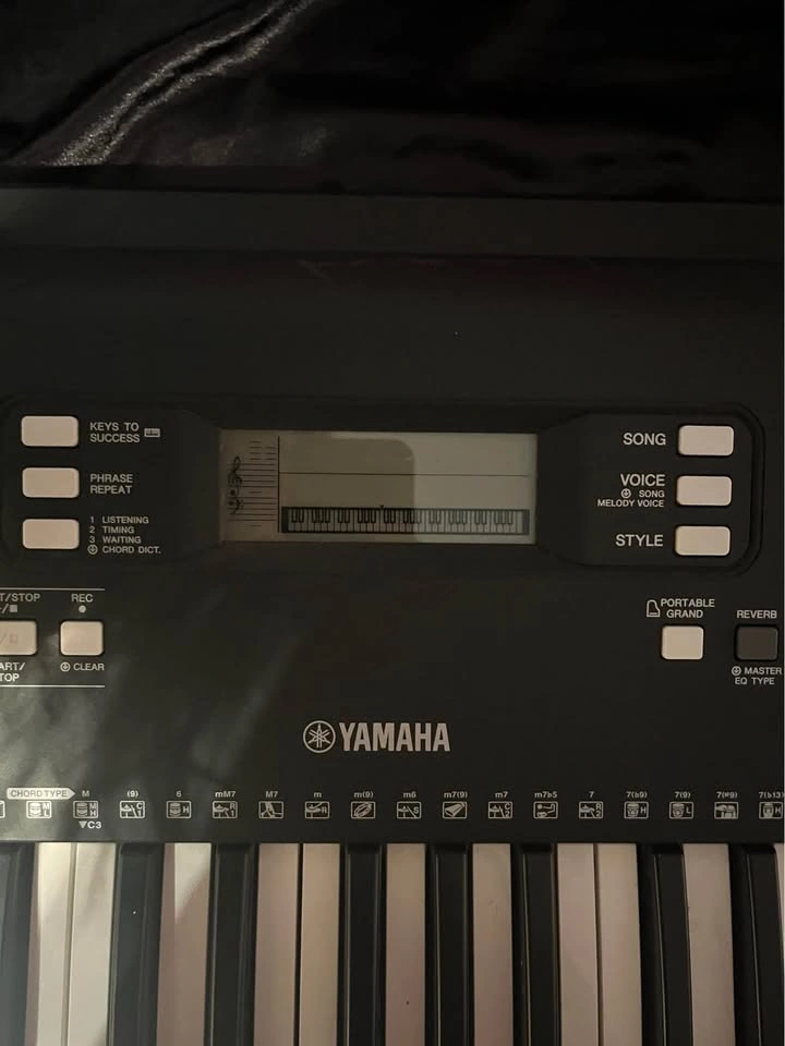 Yamaha Keyboard Piano w/ Stand - photo 4