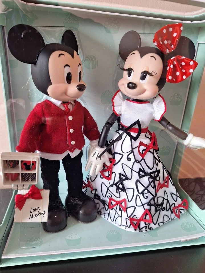 Disney Store Mickey & Minnie Sweethearts Doll Set - photo 2