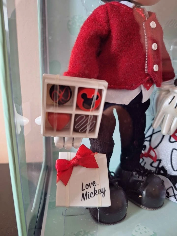 Disney Store Mickey & Minnie Sweethearts Doll Set - photo 4