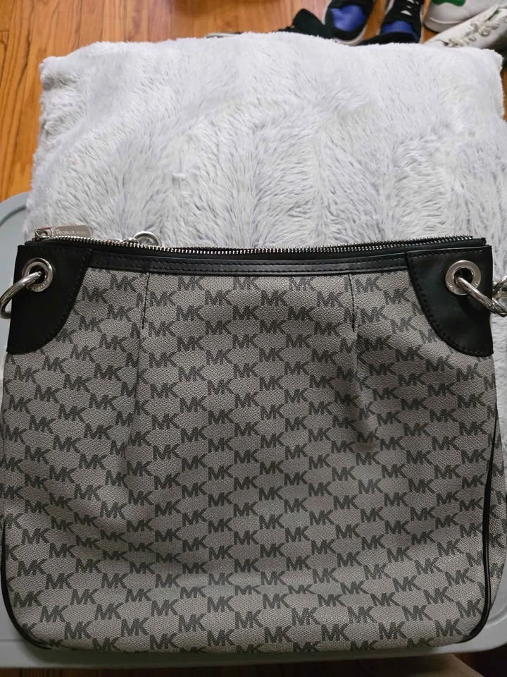 Original Michael Kors Bag - Excellent Condition (Gray/Black) - photo 2