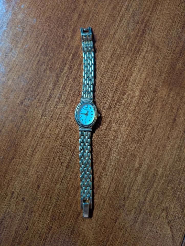 Dainty Woman's Bulova Caravel Watch !!Working!! - photo 2