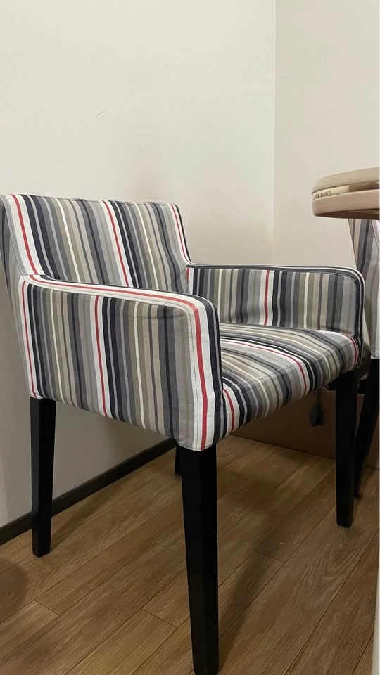 4 Dining Chairs + Free Table - photo 5