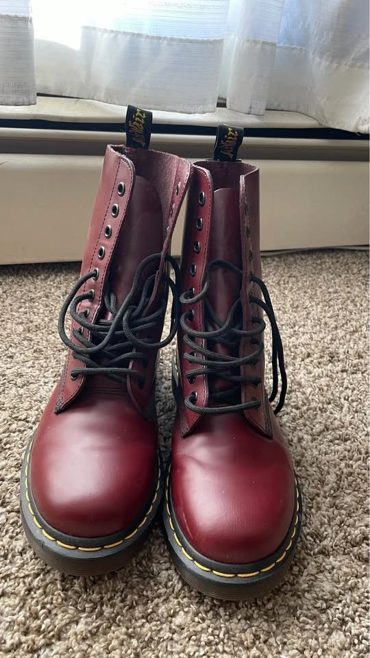 ❗️MOVING SALE❗️ Dr. Martens - photo 2